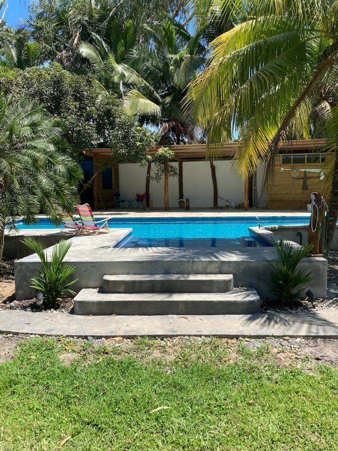 Sand Dollar Beach Bed & Breakfast Бокас-дель-Торо Экстерьер фото